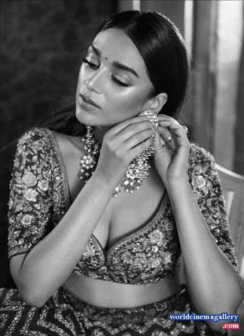 Aditi Rao Hydari Hot Bikini Stills