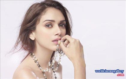 Aditi Rao Hydari Latest Hot Photo Stills