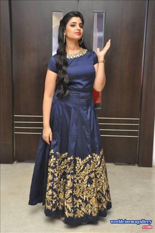 Anchor Syamala in Blue Dress Stills at Next Nuvve Movie Audio Launch