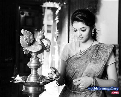 Athulya Ravi Latest Stills at Yemaali Movie Audio Launch