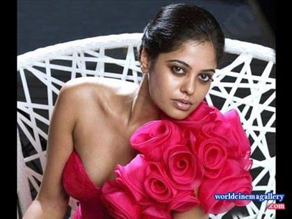 Bindu Madhavi Hot Half Saree Stills