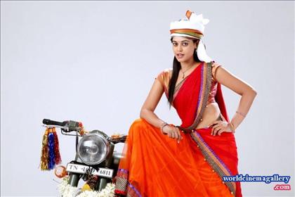 Bindu Madhavi Hot Stills in Desingu Raja Movie