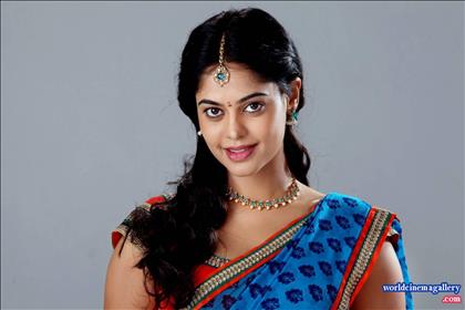 Bindu Madhavi Hot Stills in Desingu Raja Movie