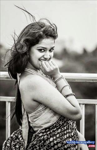 Keerthy Suresh latest Hot stills