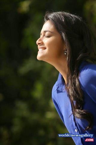 Keerthy Suresh latest Hot stills