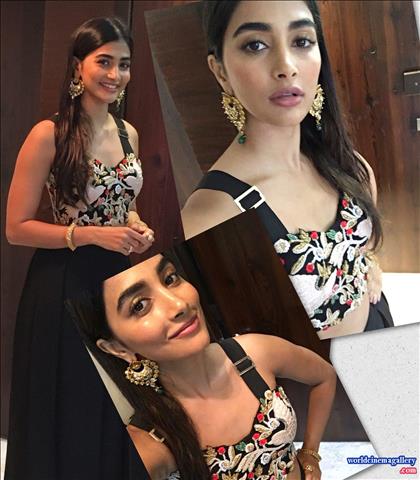 Pooja Hegde Hot Stills at Filmfare glamour and style Awards