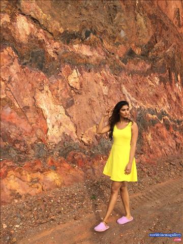 Pooja Hegde Hot Stills at Filmfare glamour and style Awards