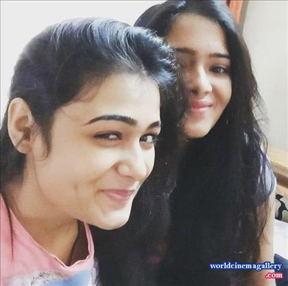 Shalini Pandey stills in Zee Golden Awards 2017