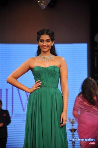 Sonam Kapoor Hot Sexy Stills