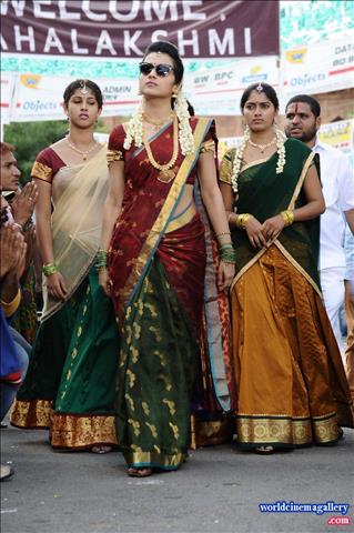 Trisha Hot Red Saree Stills at Nayagi movie