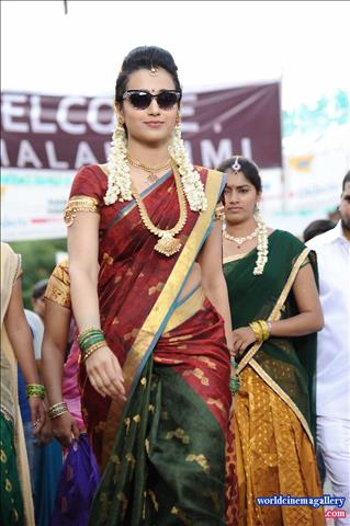 Trisha Hot Red Saree Stills at Nayagi movie