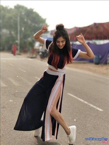 Adah Sharma latest hot stills from airport 