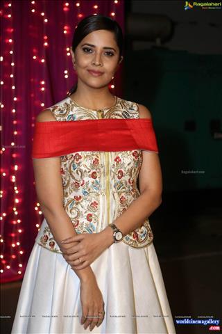 Anchor Anasuya latest stills  - World Cinema Gallery