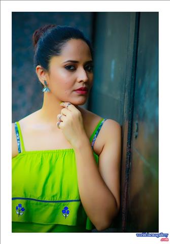 Anchor Anasuya latest stills  - World Cinema Gallery