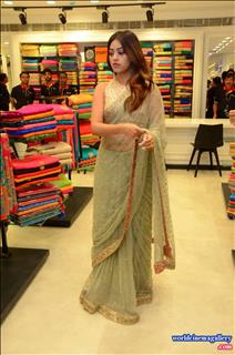Anu Emmanuel Launches  KLM Shopping Mall 