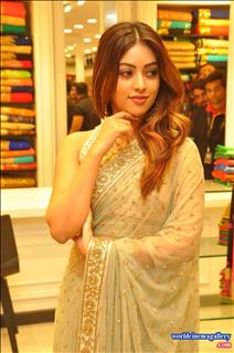 Anu Emmanuel Launches  KLM Shopping Mall 