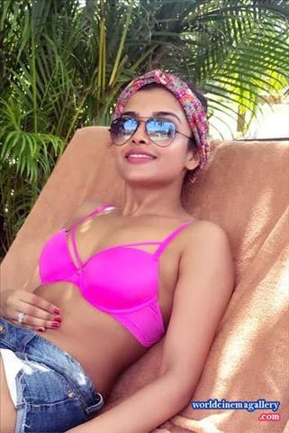 Ashna Zaveri latest hot stills