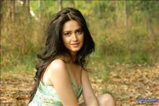 Kriti Kharbanda Cute Stills