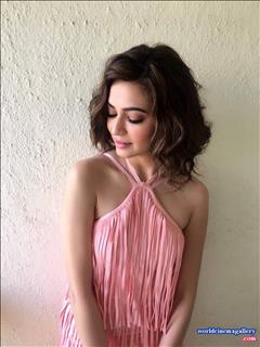 Kriti Kharbanda Cute Stills