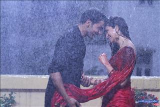 Kriti Kharbanda stills from Shaadi Mein Zaroor Aana 