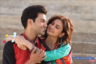 Kriti Kharbanda stills from Shaadi Mein Zaroor Aana 