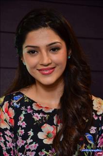 Mehreen Kaur pirzada from Nenjil Thunivirundhal