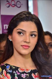 Mehreen Kaur pirzada from Nenjil Thunivirundhal
