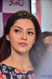 Mehreen Kaur pirzada from Nenjil Thunivirundhal