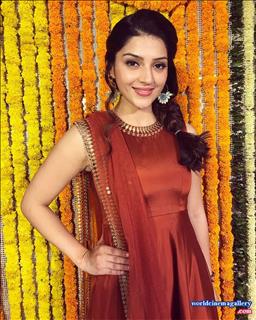 Mehreen Kaur pirzada latest stills 