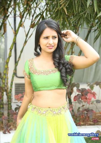 Nikitha Bisht Launches pochampally ikat art mela nizampet