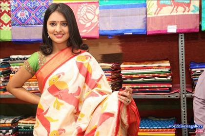 Nikitha Bisht Launches pochampally ikat art mela nizampet
