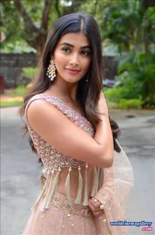 Pooja-Hegde-Stills-At-Sakshyam-Movie-Motion-Poster-Launch