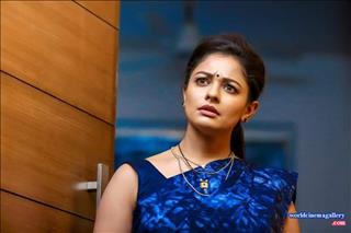 Pooja Kumar blue saree stills from PSV Garuda Vega 