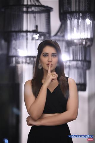 Raashi Khanna latest stills