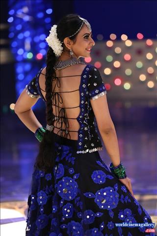 Rakul Preet Singh stills from Duet song in Winner Movie