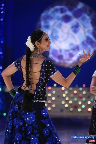 Rakul Preet Singh stills from Duet song in Winner Movie