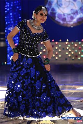 Rakul Preet Singh stills from Duet song in Winner Movie