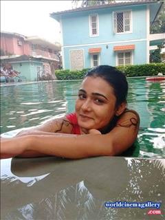 Shalini Pandey latest stills 