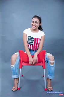 Shalini Pandey latest stills from 100 percent kadhaal