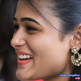 Shalini Pandey latest stills from 100 percent kadhaal