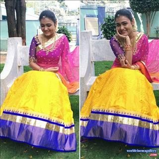 Shalini Pandey latest stills from 100 percent kadhaal