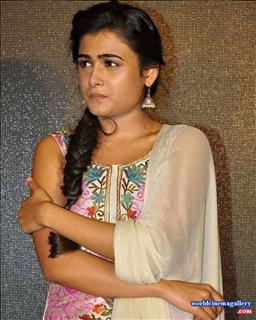 Shalini Pandey latest stills from 100 percent kadhaal