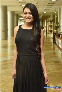 Shalini Pandey latest stills from 100 percent kadhaal