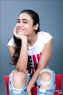 Shalini Pandey latest stills from 100 percent kadhaal