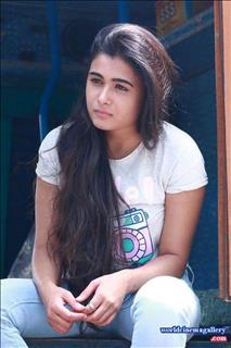 Shalini Pandey latest stills from 100 percent kadhaal