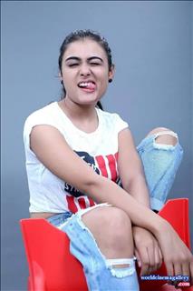 Shalini Pandey latest stills from 100 percent kadhaal