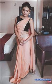 Shalini Pandey latest stills from 100 percent kadhaal