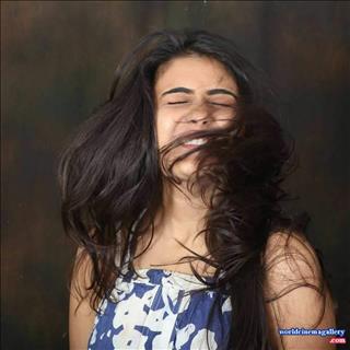 Shalini Pandey latest stills from 100 percent kadhaal