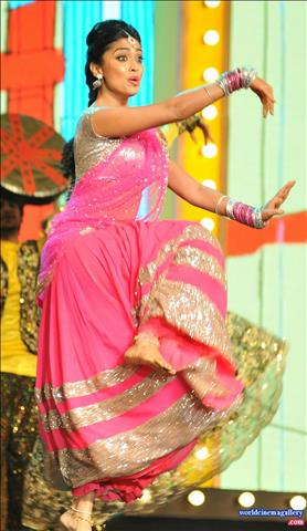 Shriya Saran hot in saree stills