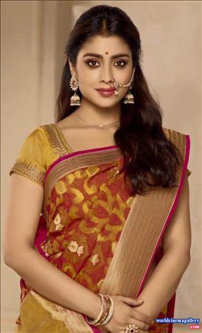 Shriya Saran hot in saree stills